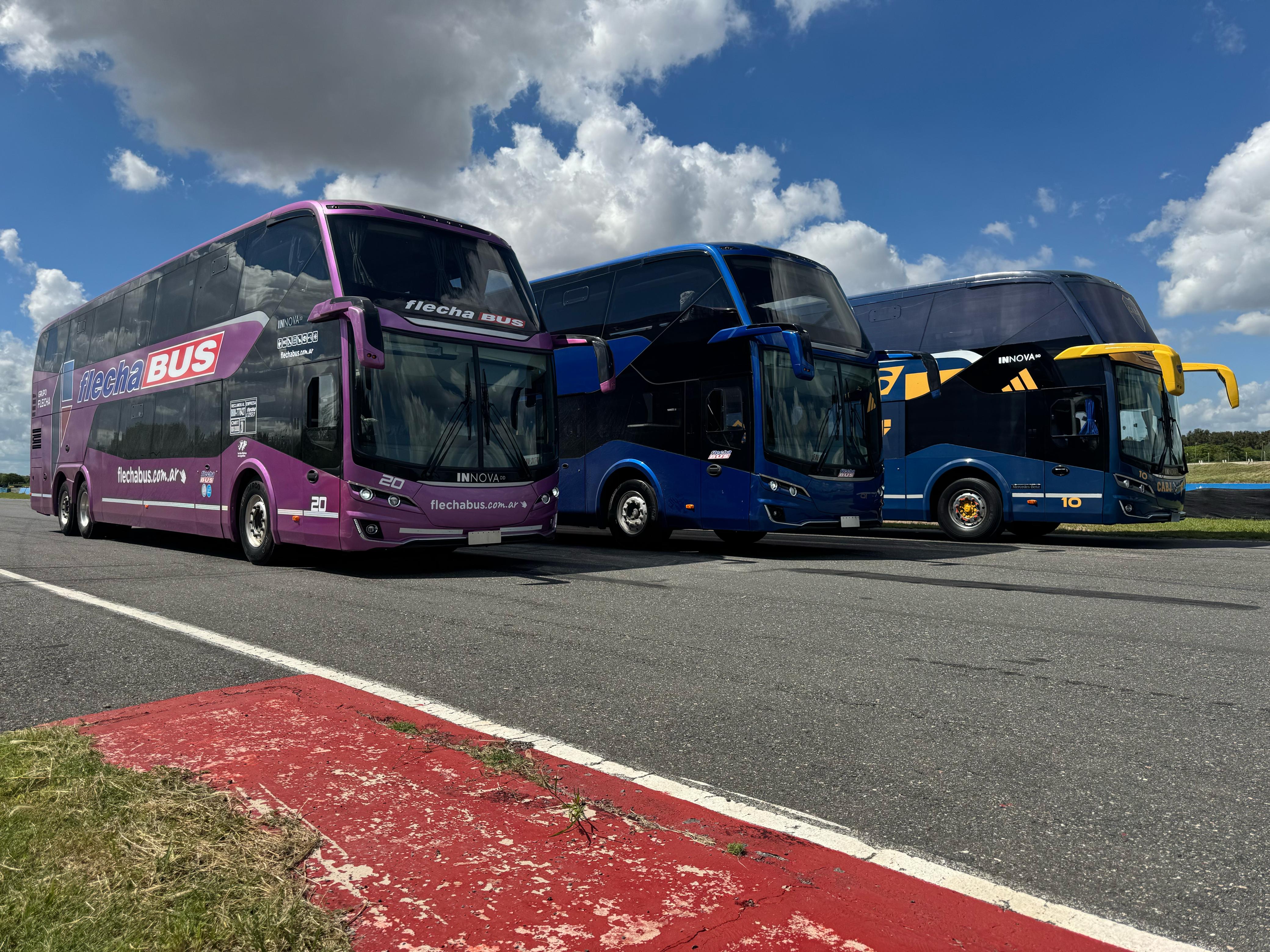 Flota de unidades doble piso Busscar de Flecha Bus